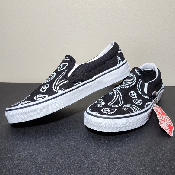 Vans Classic Slip On Black White Canvas Women's Shoes NEW - Picture 1 of 14